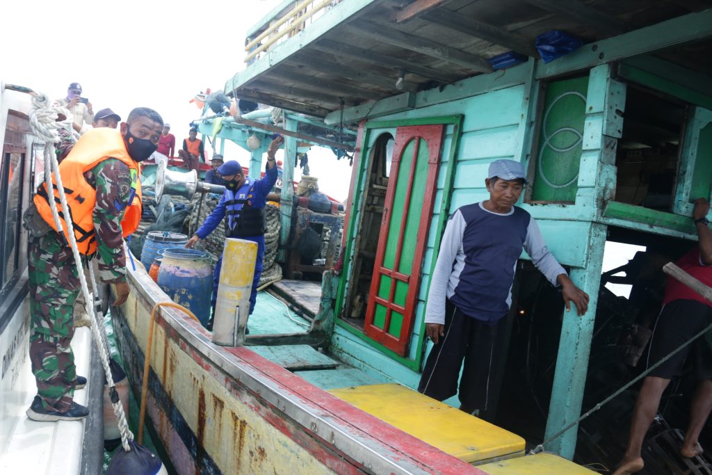 Pengawasan Usaha Perikanan Tangkap Sampai 12 Mil Laut Secara Terpadu Di Wilayah Perairan Kabupaten Tuban